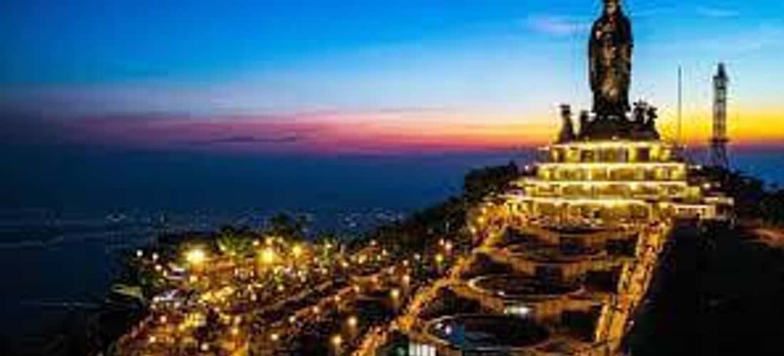 Cảnh hoàng hôn trên núi Bà Đen
