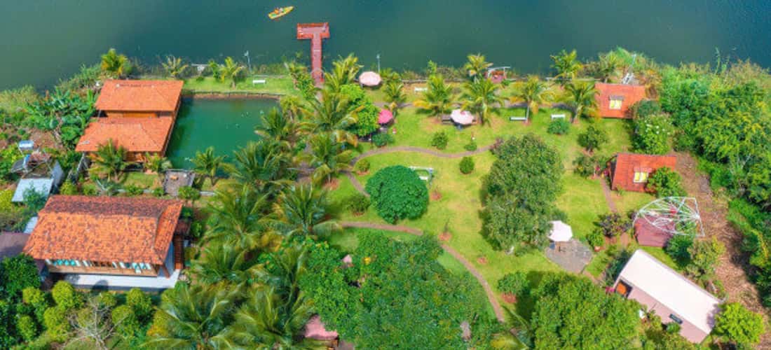 Là hồ nước đẹp bậc nhất thị trấn Đăk Mil, nên không khó hiểu khi hồ Tây chính là điểm đến quen thuộc của du khách cũng như người dân địa phương