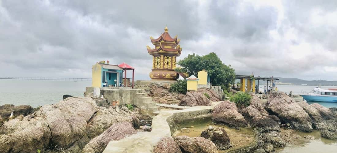 来到Thi Nai泻湖，游客就不能不去Thay Boi塔