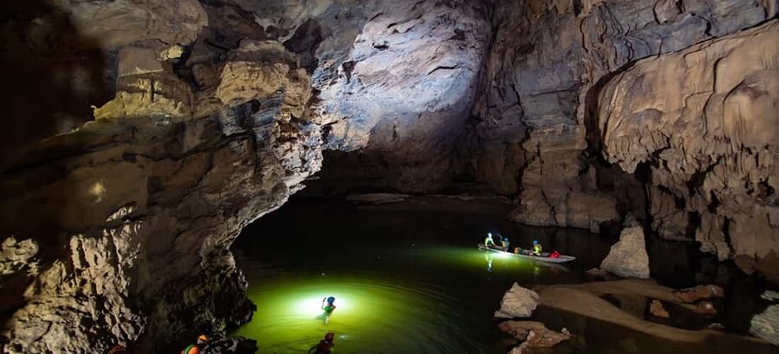 Khi đến với hang động Tú Làn du khách có thể bị chinh phục bởi những vẻ đẹp tuyệt diệu đến từ thiên nhiên