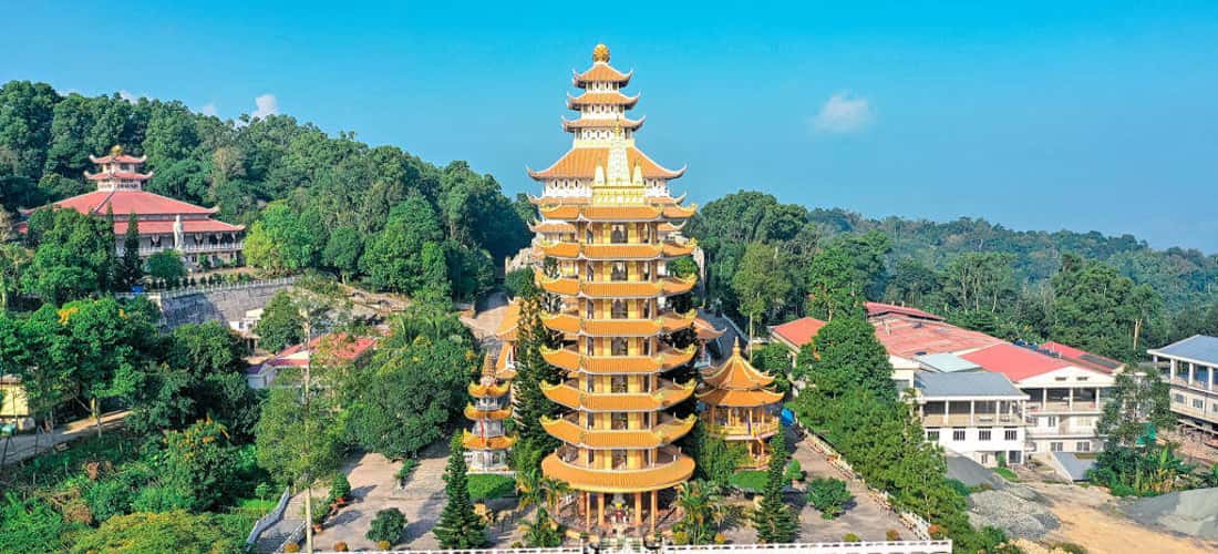 Van Linh Pagoda 规模宏大,拥有 3 座古塔