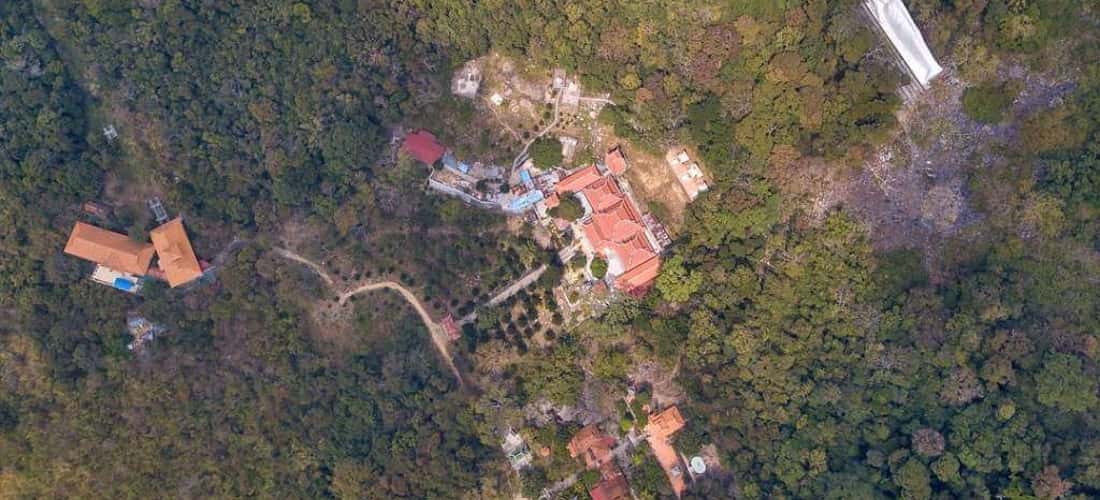 Khu du lịch núi Tà Cú ở Phan Thiết hiện nay là địa điểm thu hút rất nhiều du khách đến khám phá, tham gia các trò chơi giải trí và hành hương lễ phật.