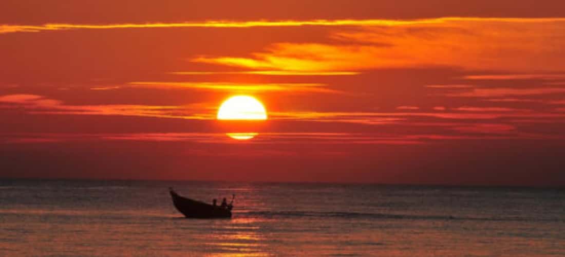 Cảnh hoàng hôn ở Hòn Nưa