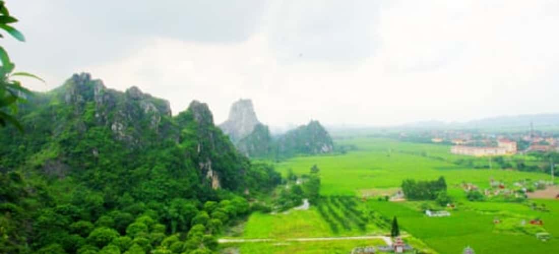 Chùa - Động Kính Chủ góc nhìn trên cao