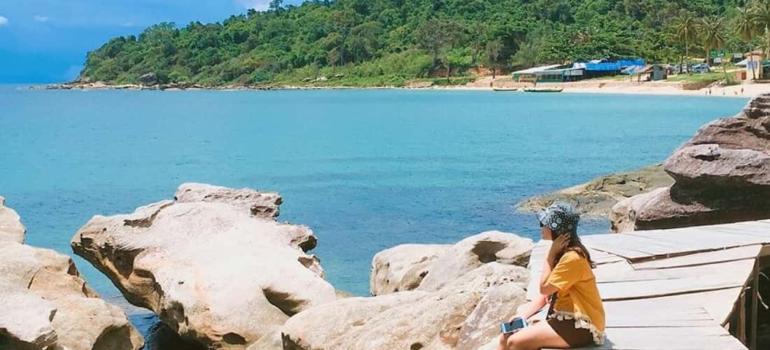 前往 Ganh Dau Phu Quoc 旅行时，您将有机会参观远离城市喧嚣的原始沙滩。