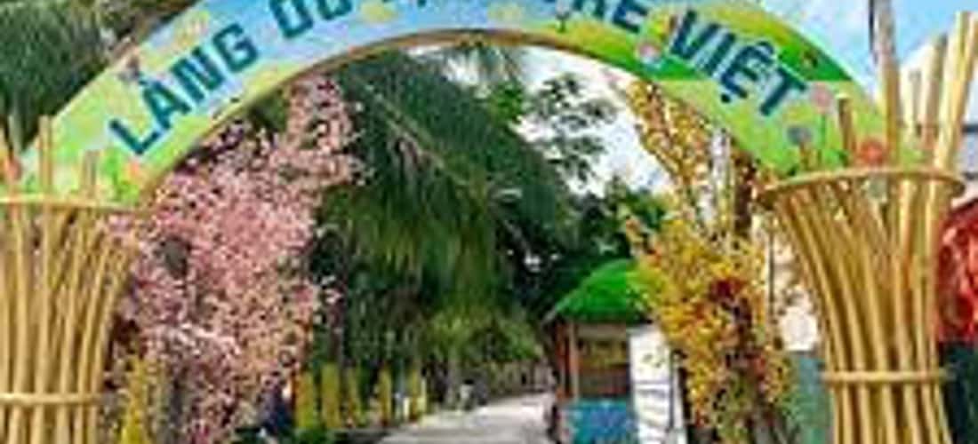 Cổng vào làng du lịch tre Việt Nam
