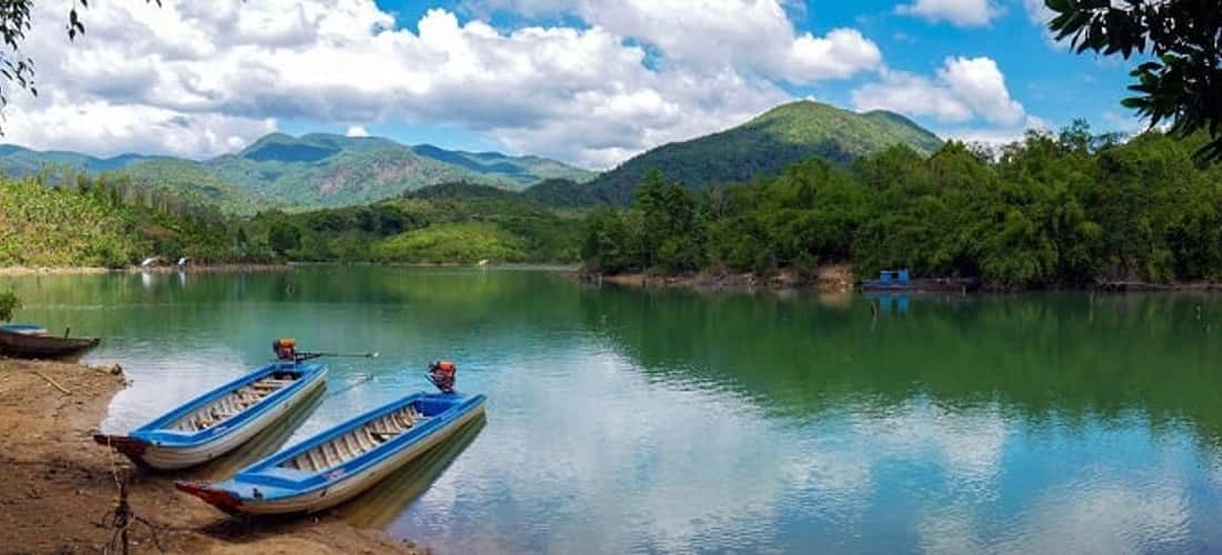边乐湖 (Bien Lac Lake),平顺山区的著名旅游胜地。