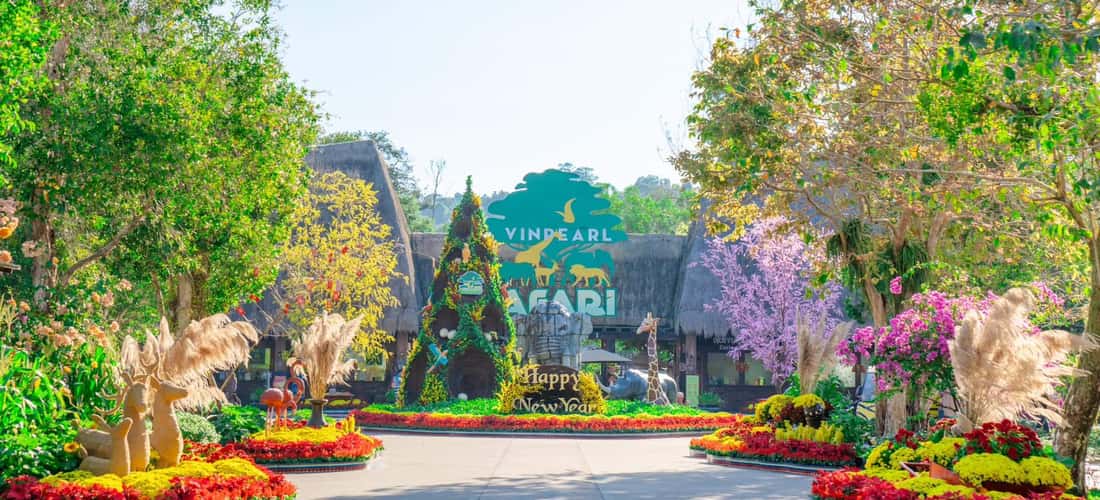 Vinpearl Safari Phu Quoc 位于坚江省富国岛 Ganh Dau。这是越南第一个半野生动物护理和保护公园，面积高达380公顷。
