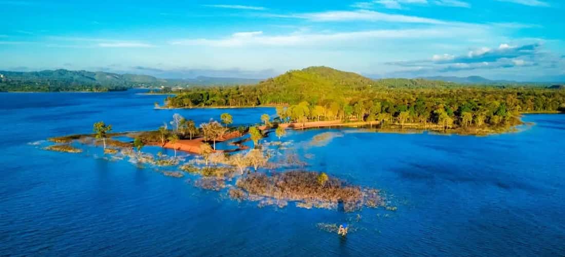 Toàn bộ khu du lịch, nếu không tính mặt hồ có tổng diện tích lên tới 120ha.
