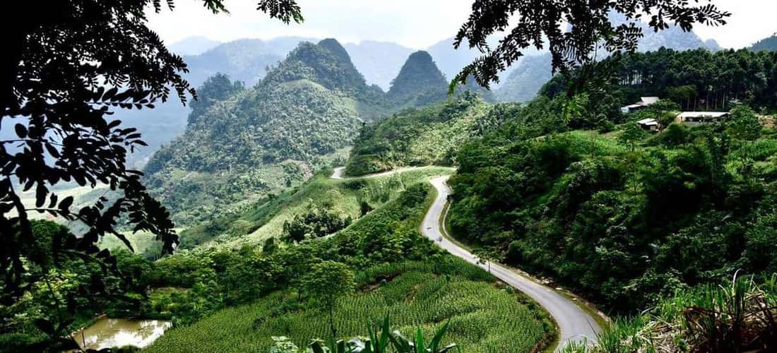 Những cung đường uốn quanh dẫn bạn tới Nà Hẩu