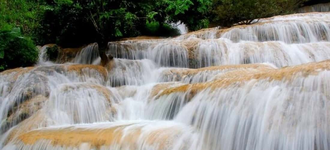 Địa điểm này sở hữu cảnh đẹp thu hút nên được khá nhiều người lựa chọn làm nơi chụp ảnh cưới, ảnh dã ngoại.