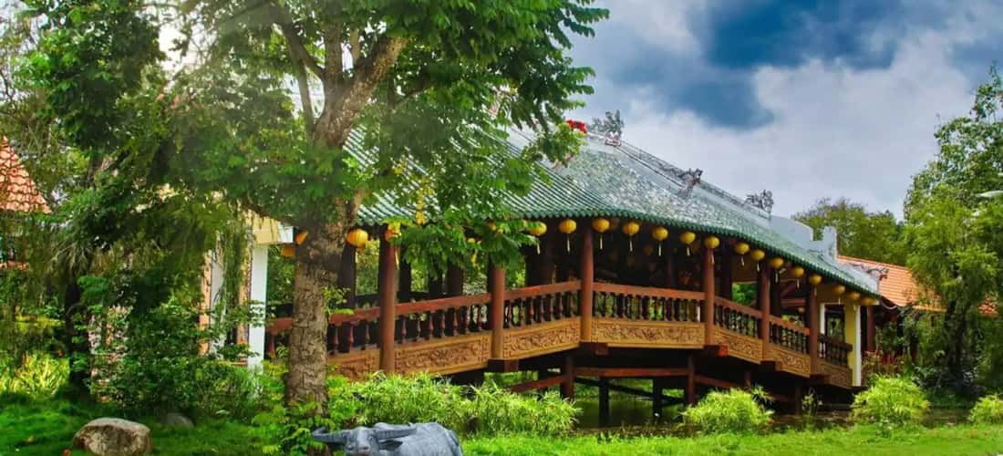 Cầu ngói Thanh Toàn của xứ Huế mộng mơ.