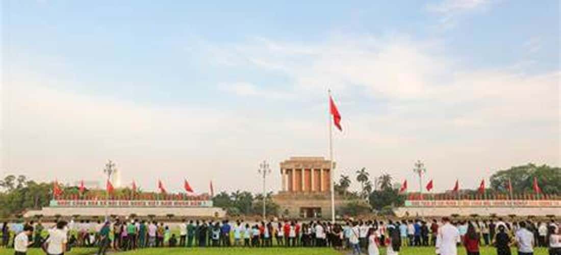 Lễ chào cờ tại Quảng Trường Ba Đình - Lăng Bác vào ngày sinh nhật Bác
