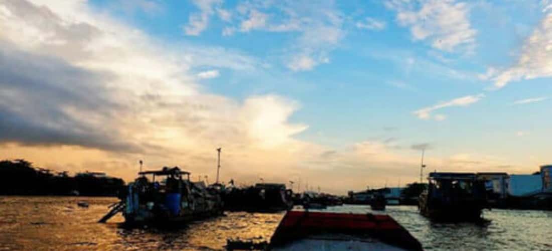 Ghé thăm chợ Nổi Cà Mau vào buổi sáng sớm