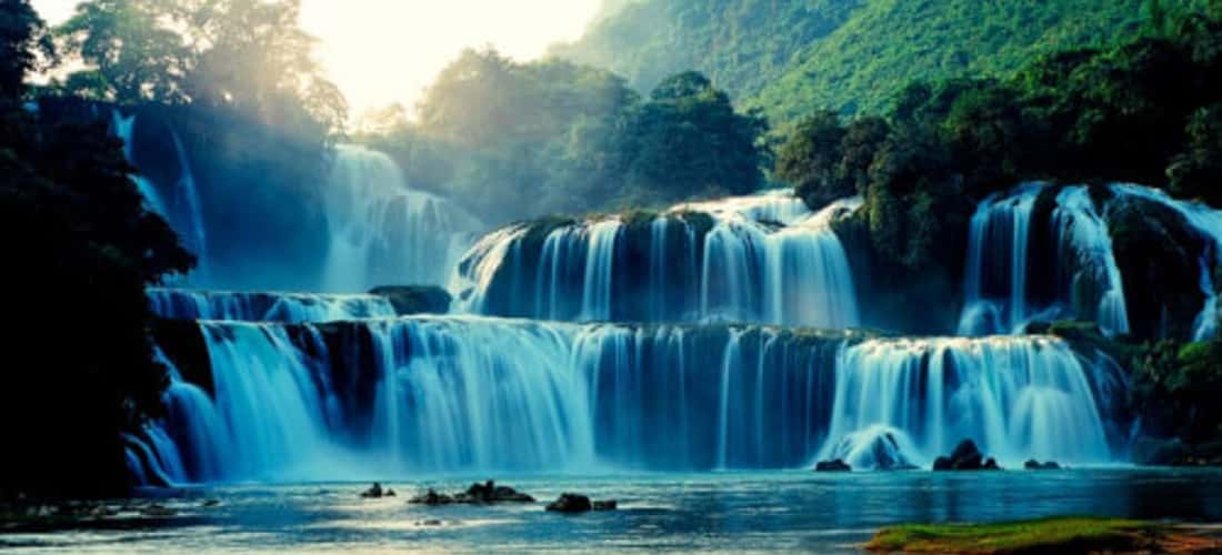 Bình minh trên thác Thủy Tiên