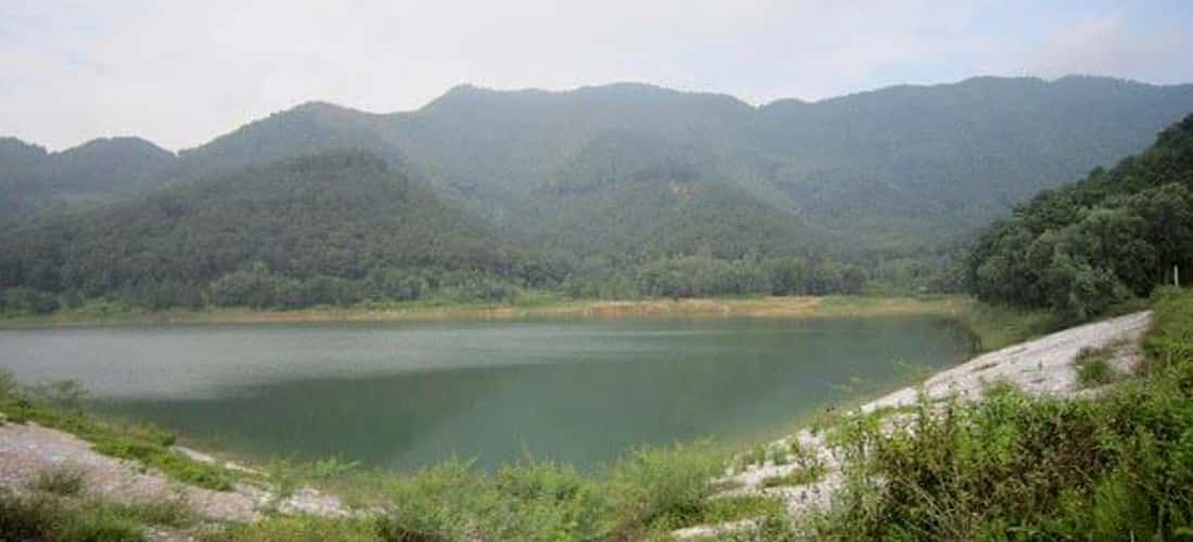 Núi Hàm Lợn sở hữu vẻ đẹp hoang sơ, hùng vĩ.
