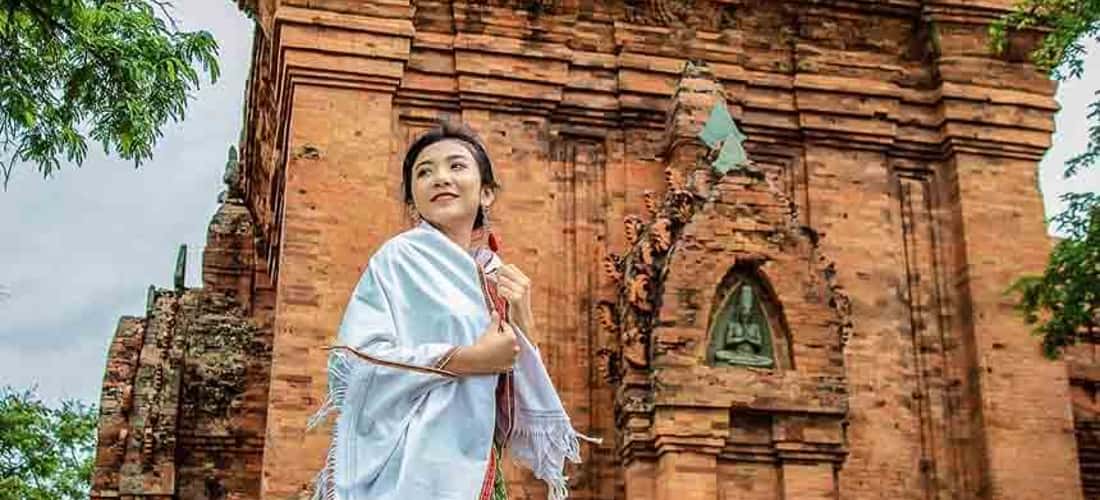 Trải qua 800 năm cùng biết bao thăng trầm lịch sử, cụm tháp này vẫn giữ nguyên vẻ đẹp cổ kính say đắm lòng người