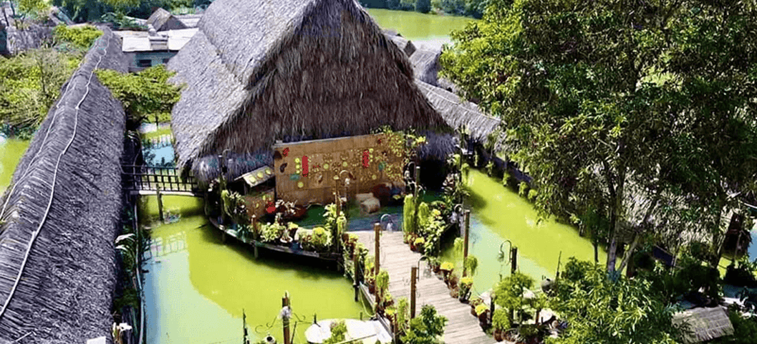Sân khấu nổi này cũng là địa điểm check-in được nhiều du khách yêu thích