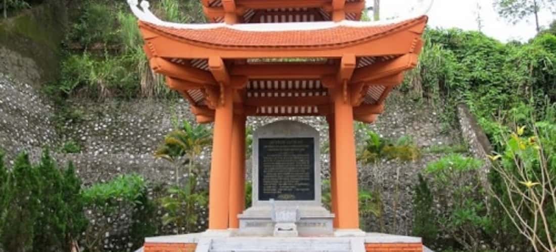 Bia tưởng niệm