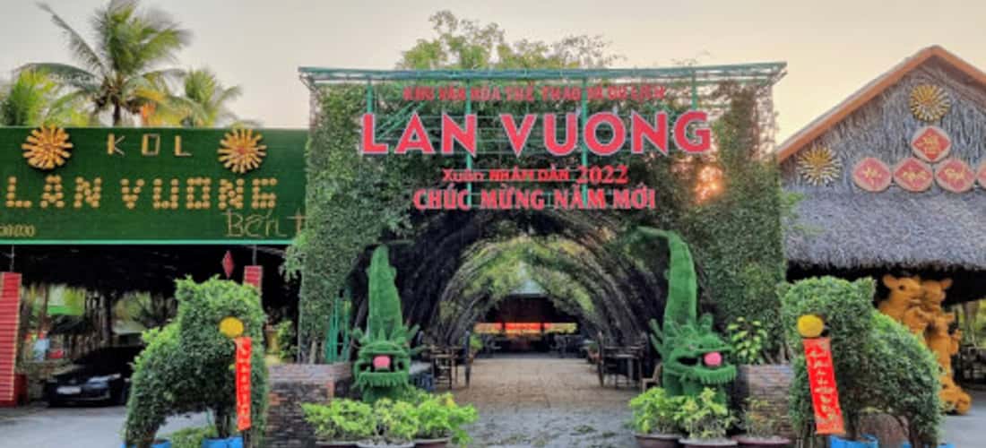 Cổng chào khu du lịch Lan Vương
