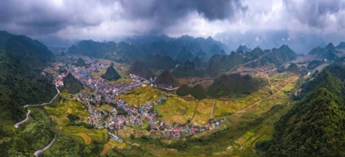 Nui Quan Ba ​​흐린 날