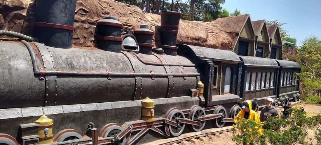 Đường hầm điêu khắc Đà Lạt đem đến sự kỳ diệu khi tái hiện các công trình kiến trúc nổi tiếng của thành phố này.