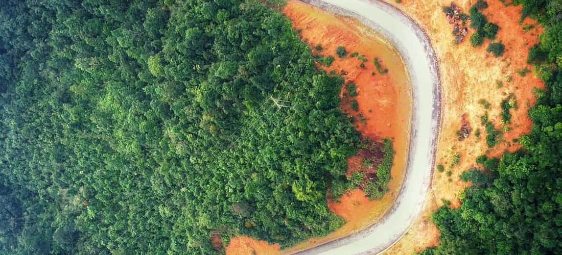 沙姆山口是一条近20公里长的道路，连接广平省香化县香风乡和香越乡。