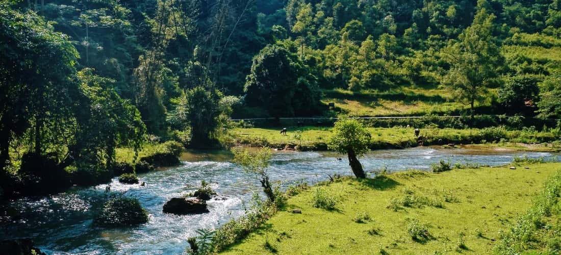 Thác Nặm Trá vô cùng thơ mộng tại Núi Mắt Thần