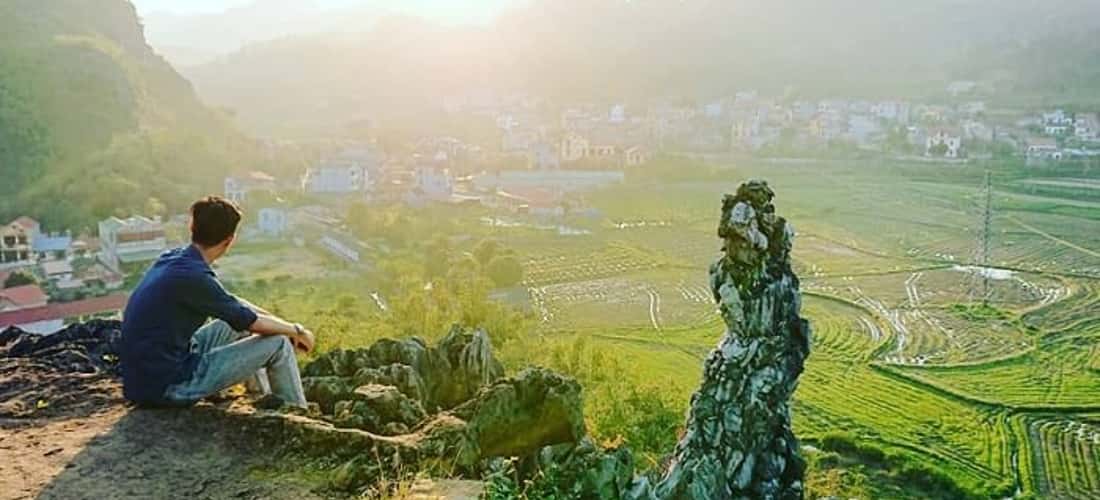 Từ trên núi Tô Thị, bạn có thể nhìn toàn cảnh thành phố Lạng Sơn.