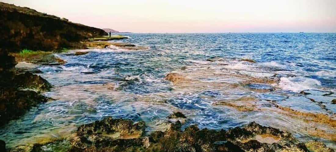 Hành trình khám phá biển đảo xinh đẹp của Ninh Thuân không thể bỏ qua bãi Hỏm.