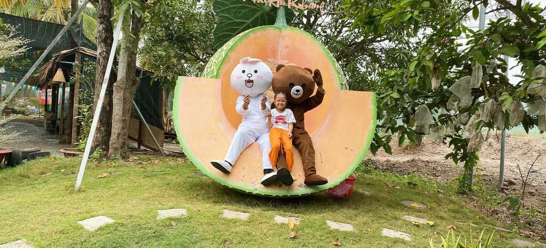 Bên cạnh các dịch vụ nghỉ dưỡng tại Bến Tre, khu du lịch Phú An Khang cũng đem đến cho mọi người những khoảnh khắc vui vẻ với nhiều hoạt động giải trí, trải nghiệm mang đậm nét văn hóa miền sông nước
