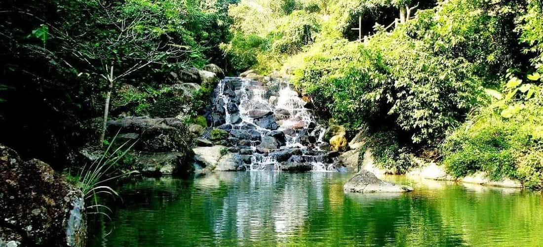 Chân núi Hạ Sơn ở địa điểm Thiên Sơn Suối Ngà