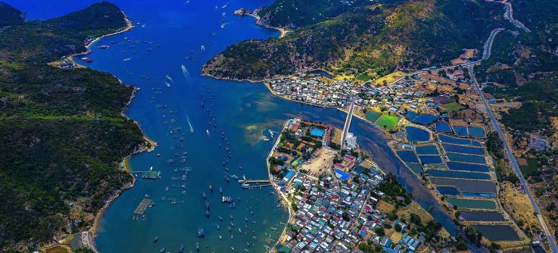 宁顺 (Ninh Thuan) 的 Nui Chua 国家公园是越南唯一的干燥森林，在东南亚也很少见