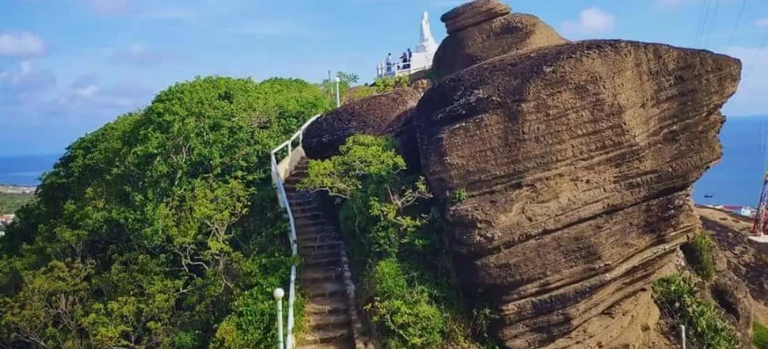 草猫山是近期吸引众多游客的打卡旅游目的地之一。
