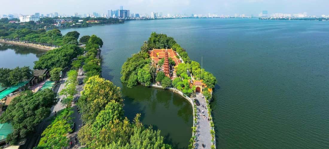从高处欣赏西湖全景