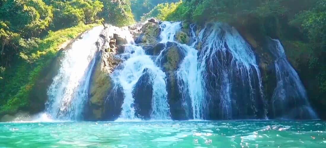 Tà Puồng lưu giữ những gì tinh túy nhất của tạo tác thiên nhiên, của trời-đất, hòa quyện nhau một cách quyến rũ khó giải thích.