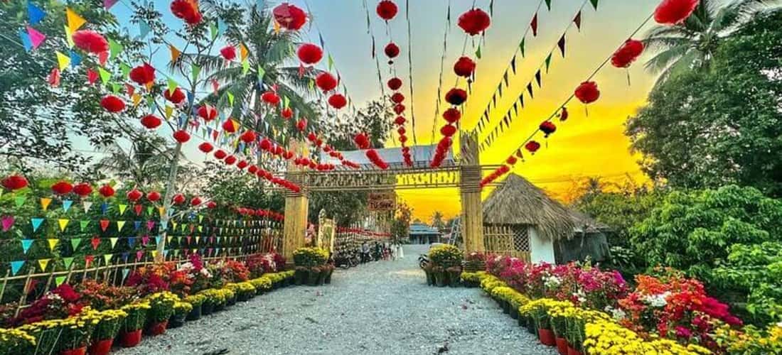 后江省的Tu Sang竹园以其宁静的风景和真正的西南地区的淳朴之美而闻名