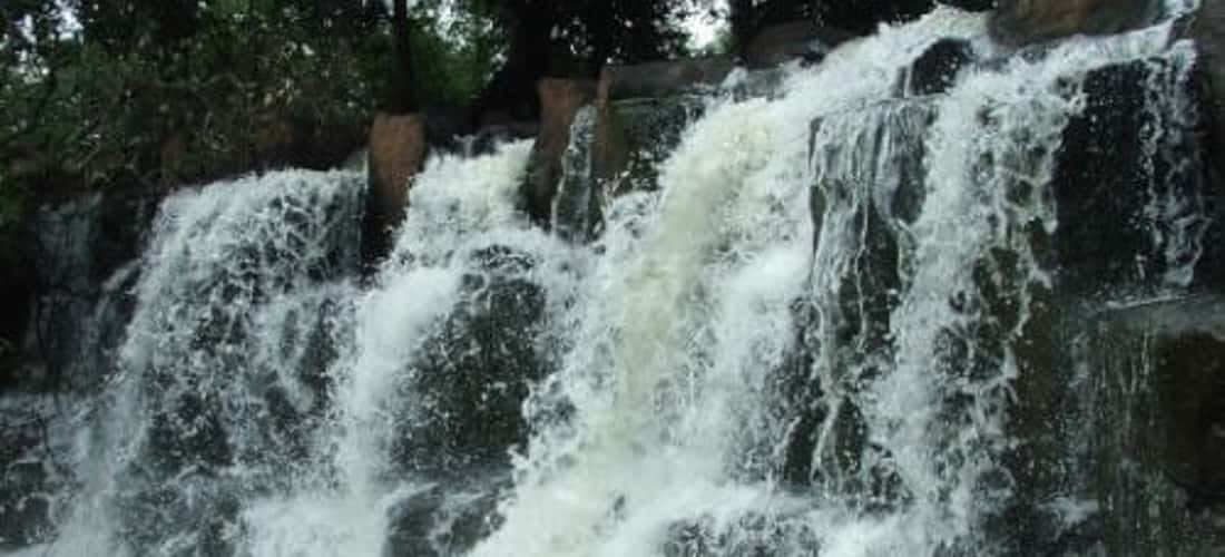 Thác Đứng - ngọn tháp đẹp tại Bình Dương