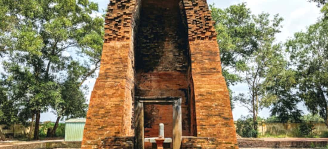 Vinh Hung Ancient Tower - Bac Lieu의 천년 된 고대 탑