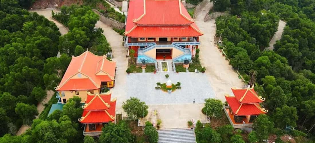 위에서 본 Truc Lam Phuong Hoang Zen 수도원