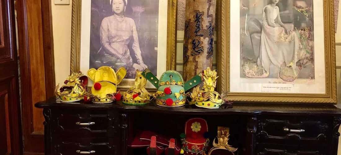 许多图片和纪念品都保存在豪宅上，因此您的外观更现实，更具体