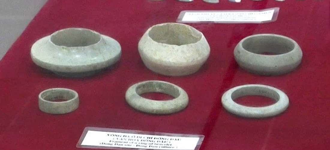 博物馆展示了黄铜文物。