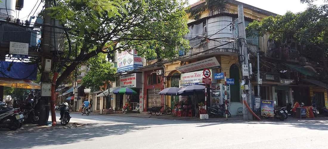 现代街道，但仍然有时间使Hai Phong Old Quarter的美