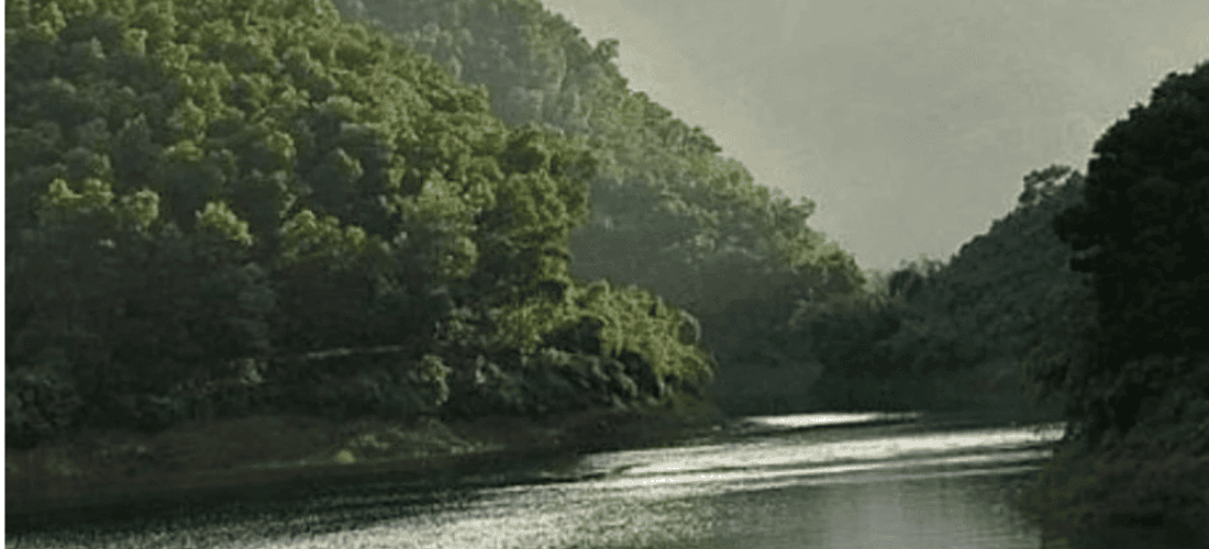 享受Khe Pass中令人惊讶的美丽风景。