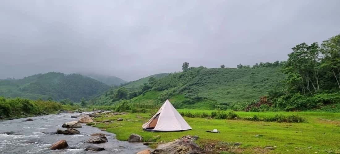 Bạn đang tìm một địa điểm hoang sơ để cắm trại và ngắm cảnh, hãy đến suối nước nóng Bản Mạc nằm ở xã Trịnh Tường, huyện Bát Xát.
