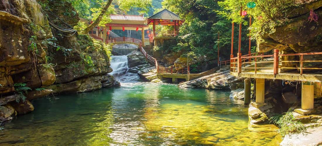来到Ban Khe Waterfall，您将欣赏东北山脉的壮丽而原始的风景。