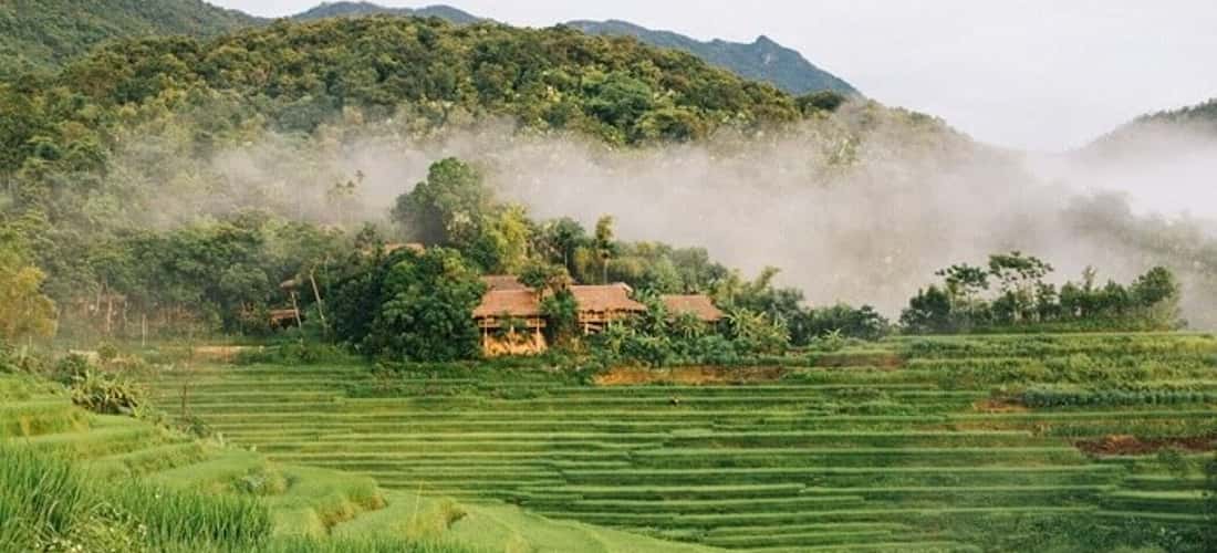 Bản Kho Mường Pù Luông nằm trong Khu bảo tồn thiên nhiên Pù Luông.