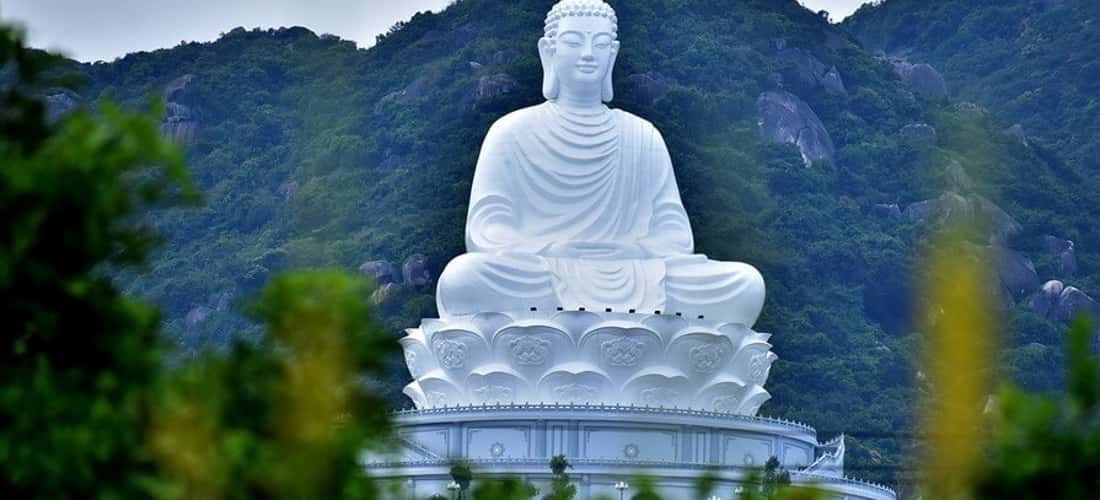 Linh Phong Pagoda의 동남아시아에서 가장 큰 불상 동상