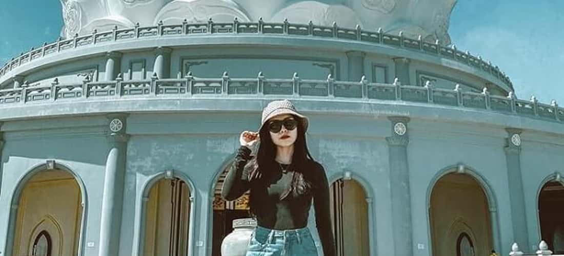 每个游客来到寺庙时，ong nui宝塔都有美丽的原始风景和新鲜空气。