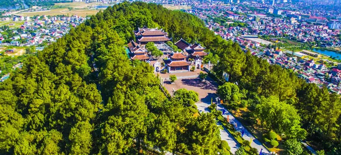 位于最高的山上,海平面高95m,中间是Quang Trung Temple的历史文物